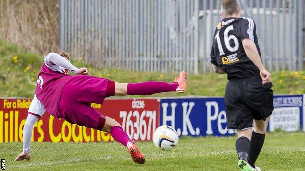 Ally Love scores for Albion Rovers against Arbroath
