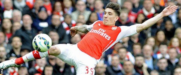 Arsenal defender Hector Bellerin reaches for the ball