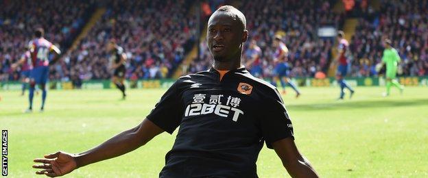 Dame N'Doye celebrates his second goal for Hull against Crystal Palace