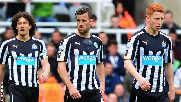 Newcastle United players look dejected