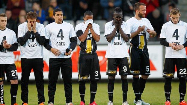 Lokeren players wearing t-shirts in memory of team-mate Gregory Mertens