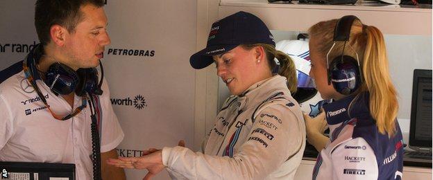 Williams Susie Wolff speaks to her team after her first appearance of the 2015 season