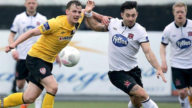 Derry's Seanan Clucas battles with Dundalk's Richie Towell at Oriel Park