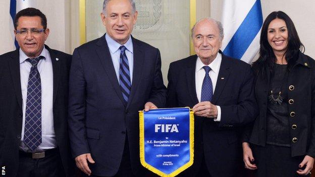 Israel prime minister Benjamin Netanyahu (second from left) and Sepp Blatter (second from right)