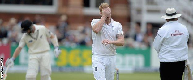 Ben Stokes (centre)