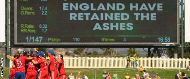 England celebrate retaining the Women's Ashes in 2014