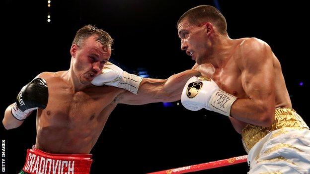 Lee Selby (right) punches Evgeny Gradovich (left)