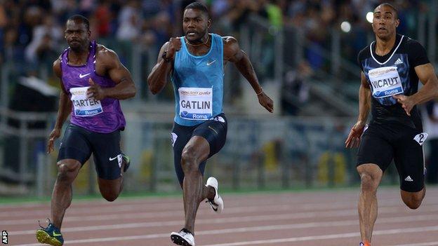 Justin Gatlin (centre) races to victory in Rme