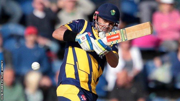 Jacques Rudolph anchored the Glamorgan innings with 60 off 43 balls