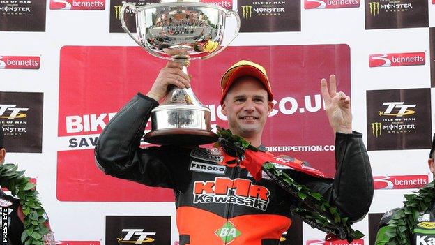 Ryan Farquhar celebrates his Supertwins victory in 2012
