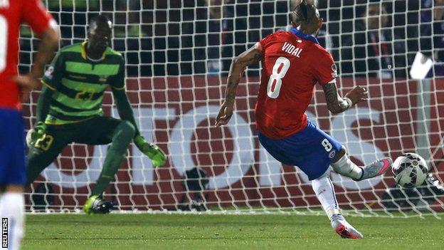 Copa America 2015 Chile 2 0 Ecuador Bbc Sport