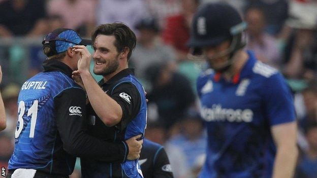 Mitchell McClenaghan (centre) celebrates taking the wicket of England's Captain Eoin Morgan