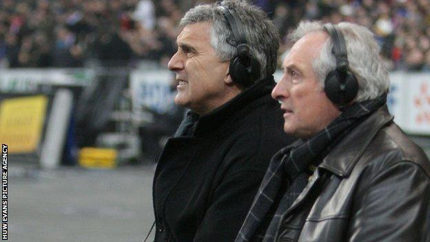 Gareth Davies (left) and Gareth Edwards doing broadcast duty at a match
