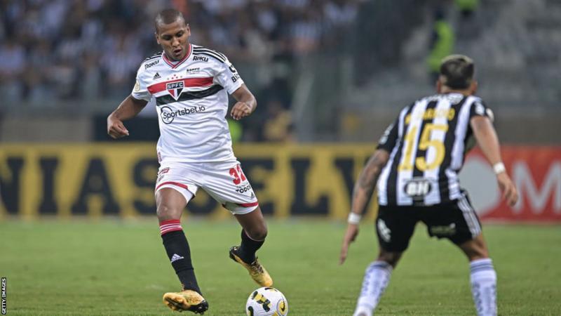 Brazilian defender Luizao confirmed switch to West Ham from Sao Paulo.