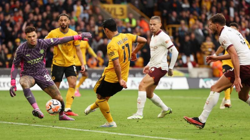 Wolves lead Man City