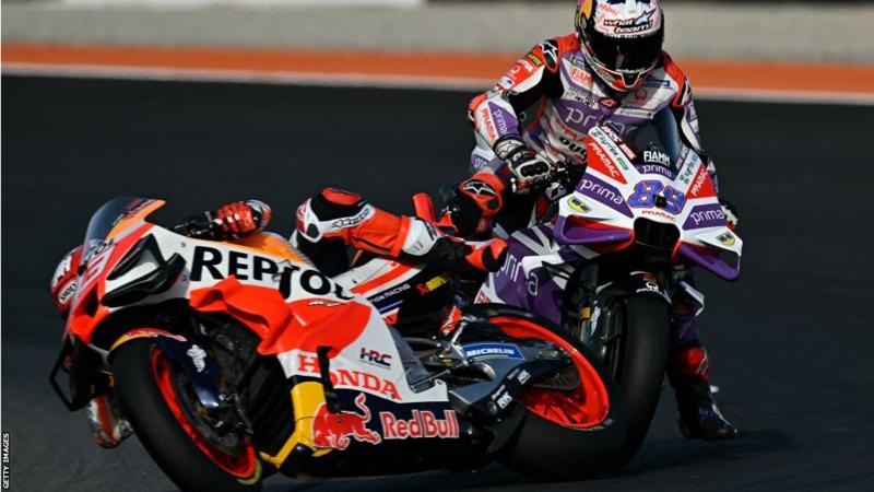 Ducati's Francesco Bagnaia has won the Valencia GP to retain his MotoGP title.