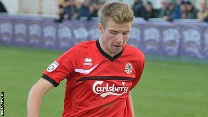 Connor Riley-Lowe: Truro City extend loan of Exeter defender - BBC Sport