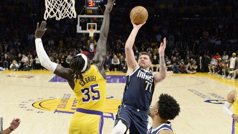 Dallas Mavericks claimed sensational 119-115 victory over LA Lakers.