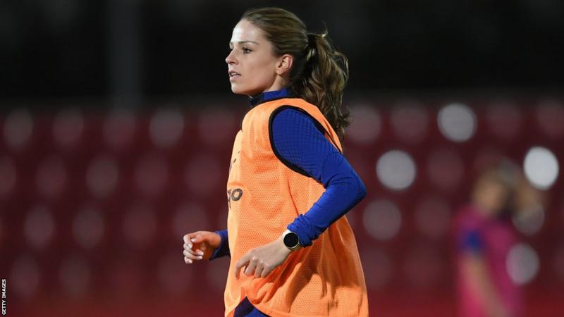 Melanie Leupolz has signed extended contract with Chelsea women's football team.