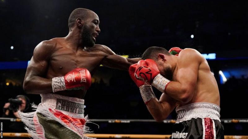 Terence Crawford smashed out David Avanesyan to retain his WBO welterweight world title.