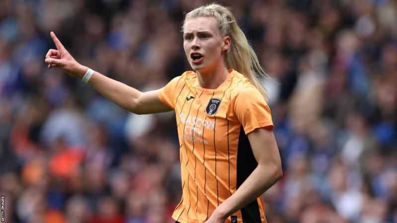 Scotland's Jenna Clark confirmed her switch to Liverpool Women from Glasgow City.