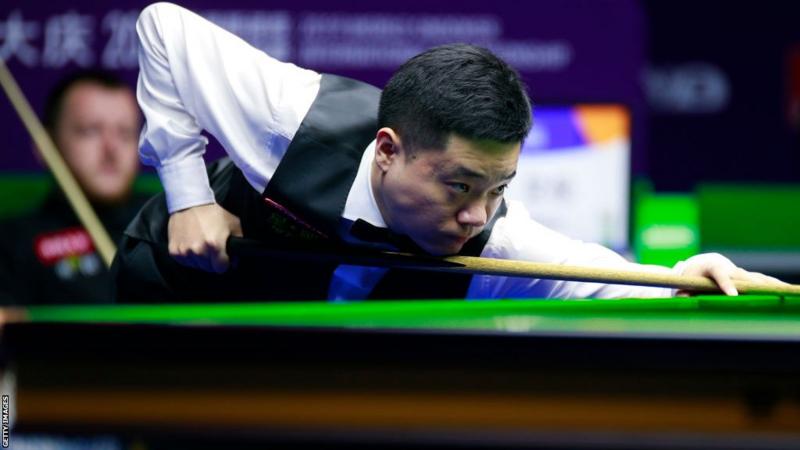 Ding Junhui cruise past Mark Allen in the quarter-final of Tour Championship in Hull.