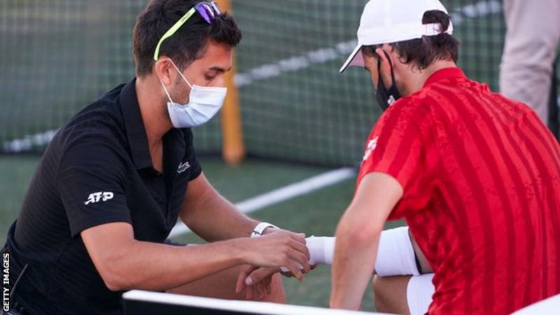 Wimbledon 2021: Dominic Thiem withdraws with wrist injury - BBC Sport