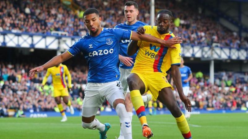 Everton 20,000 sign petition calling on club to drop betting sponsor