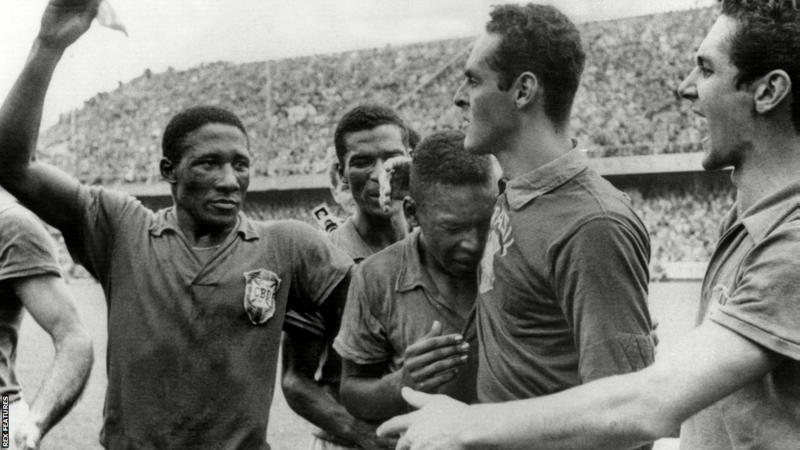 Pele: Brazil legend's extraordinary career in pictures - BBC Sport