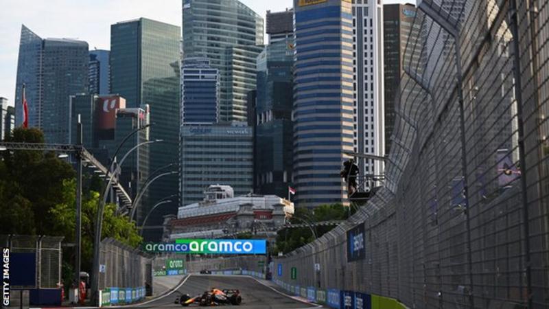 Lewis Hamilton speeds up to the first spot in first practice at the Singapore Grand Prix.