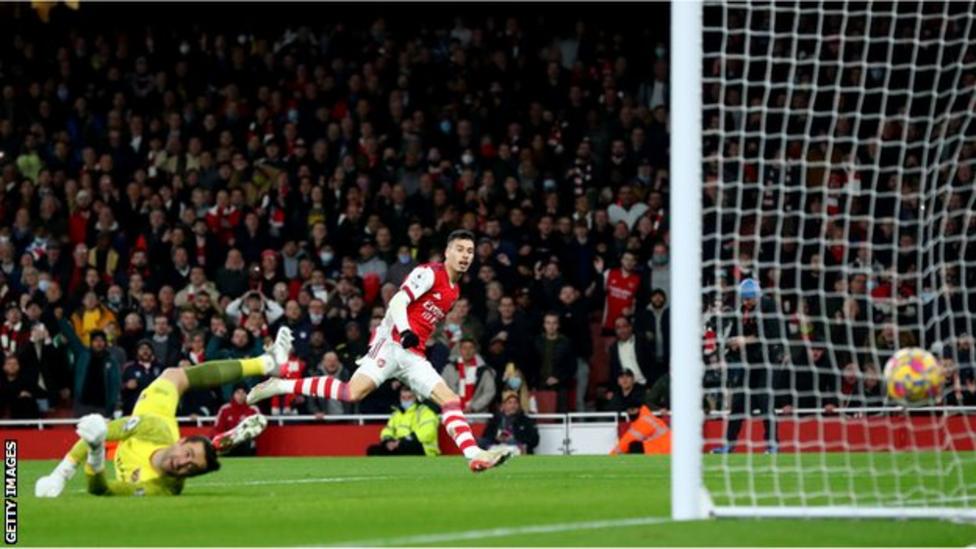 Arsenal beat West Ham to reach fourth place in Premier League