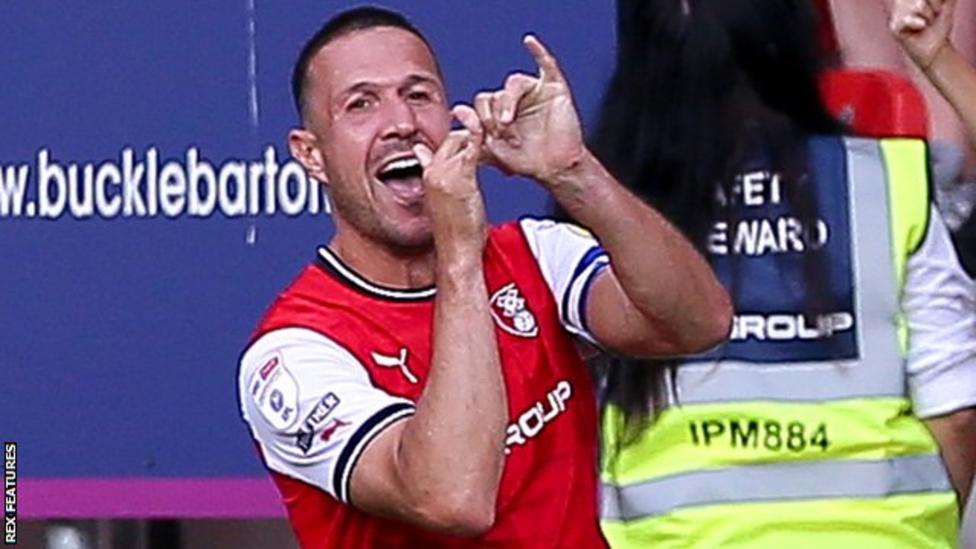 Richard Wood: Rotherham boss Paul Warne on defender's dancing - BBC Sport