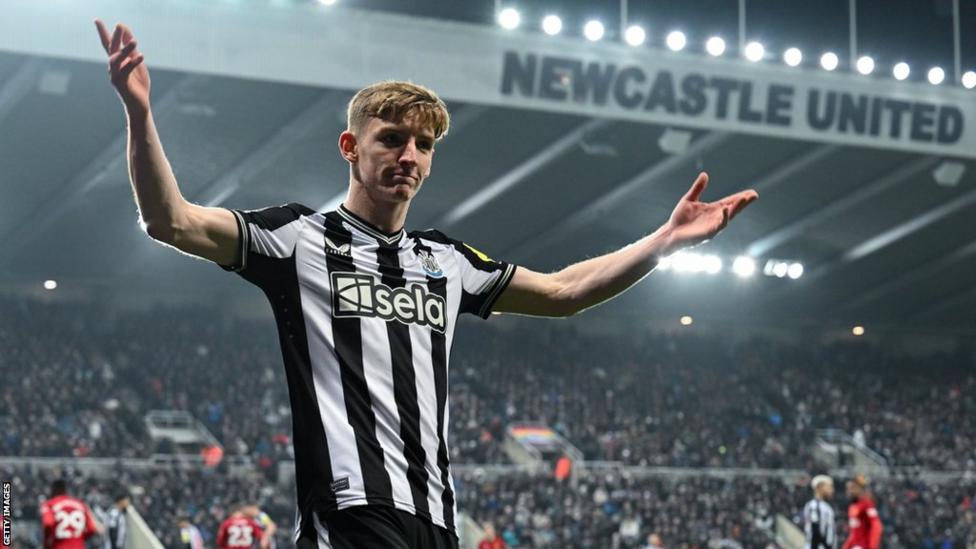 Newcastle 1-0 Man Utd: Anthony Gordon Impresses In Magpies Win - BBC Sport