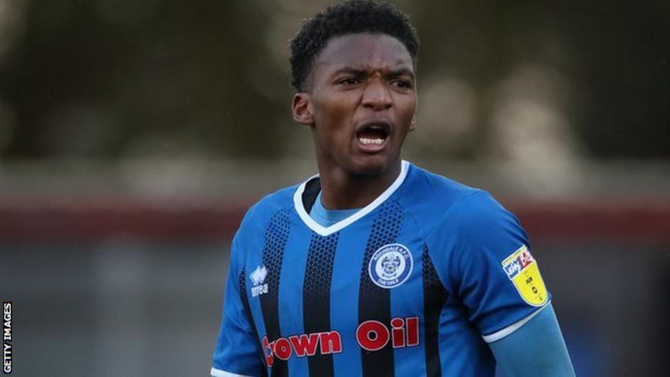 Kgosi Ntlhe: Scunthorpe United sign defender on one-year deal - BBC Sport