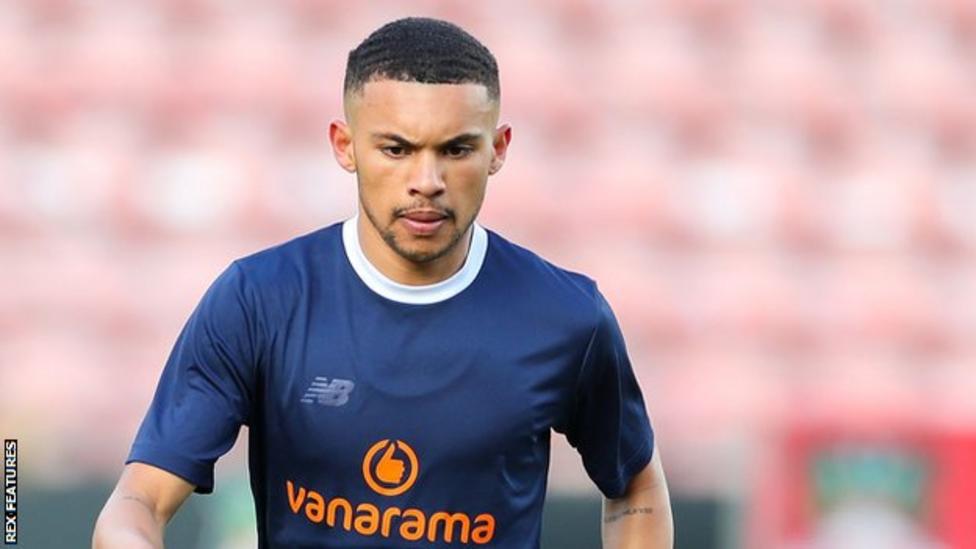 Cameron Green Fullback signs first fulltime Wrexham contract BBC Sport