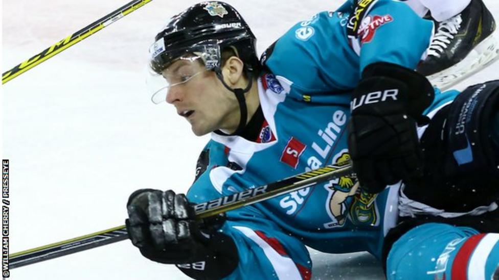 Chris Higgins agrees to stay with Belfast Giants BBC Sport