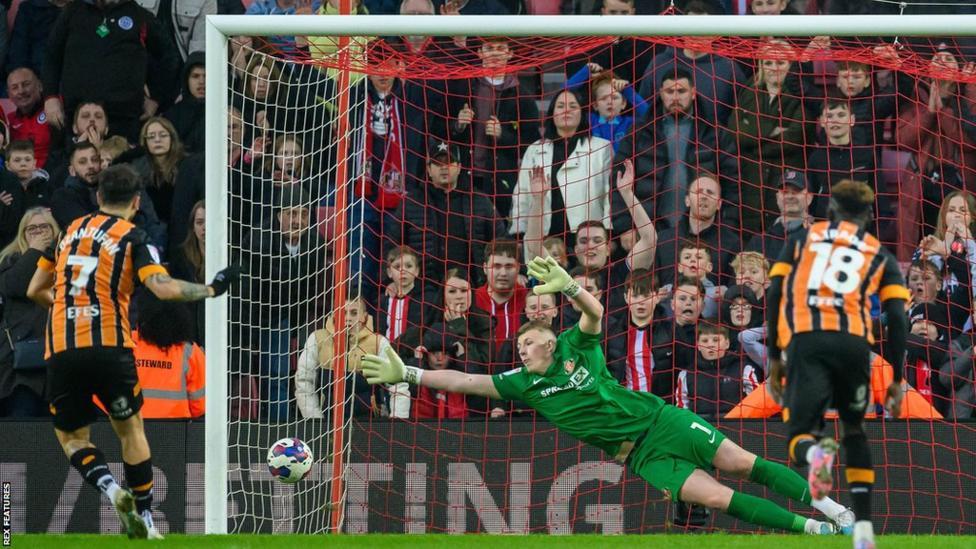 Sunderland 44 Hull City Lastgasp penalty rescues Tigers in