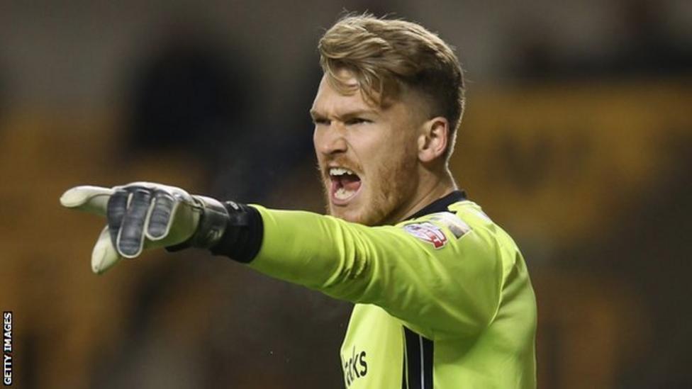 Mark Oxley: Hibernian goalkeeper signs for Southend United - BBC Sport