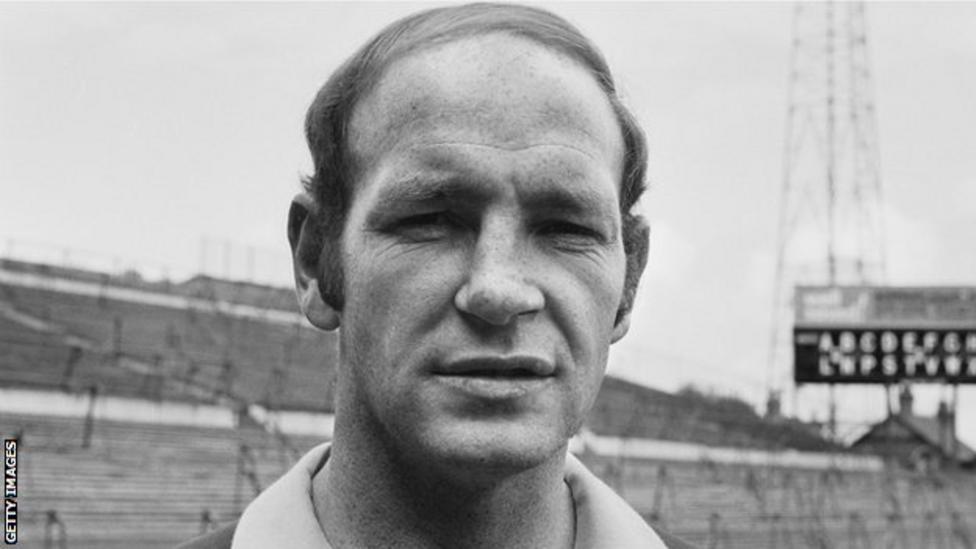 Andy Lochhead: Former Burnley & Aston Villa striker dies aged 81 - BBC ...