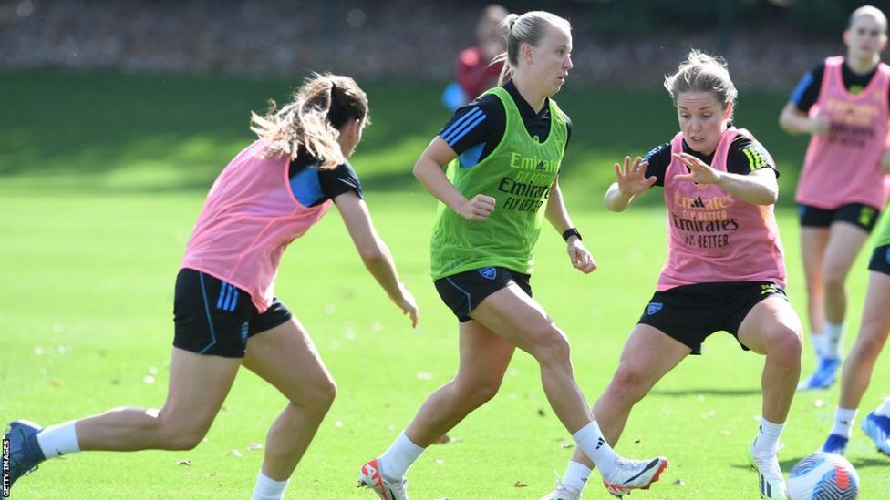 Beth Mead: England international returns to full Arsenal training after ...