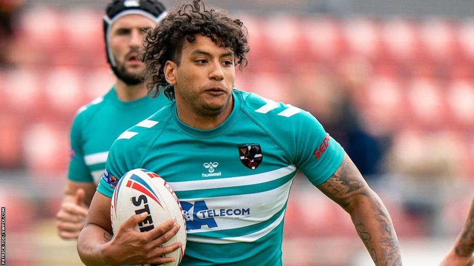 Decarlo Trerise Cornwall winger agrees new contract with League One