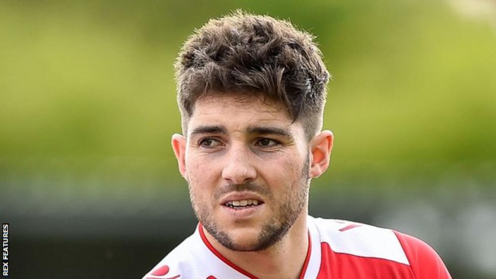 Wrexham release nine players including captain Rob Evans BBC Sport