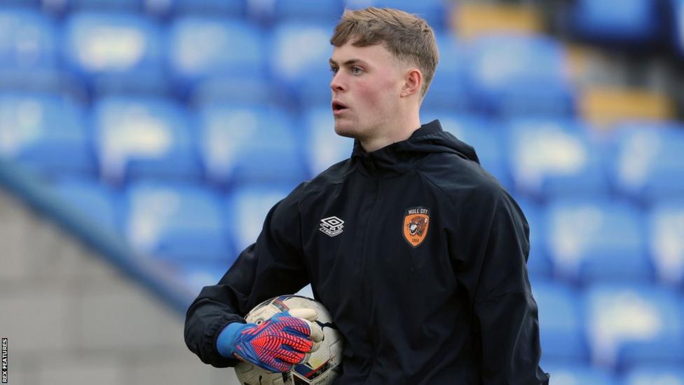 Harvey Cartwright Wanderers sign England Under20 keeper on