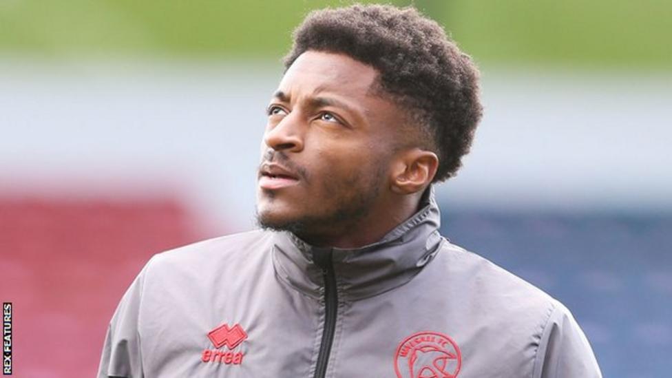 Devante Rodney: Rochdale sign Walsall striker on two-year deal - BBC Sport