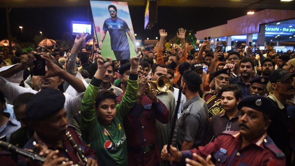 Pakistan fans at Karachi International airport