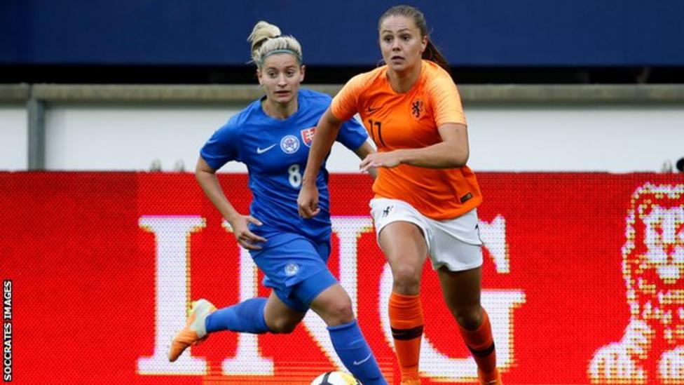 Ballon d'Or France Football magazine to present award to best female