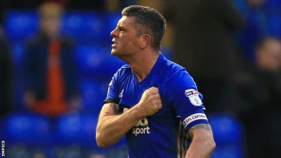 Paul Robinson Birmingham City club captain has Wolves red card