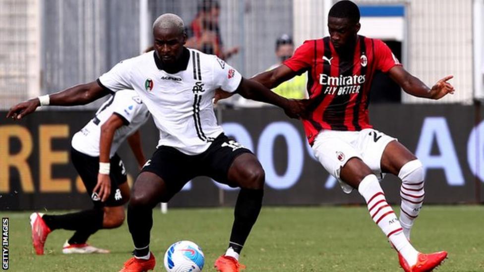 Fikayo Tomori (right)