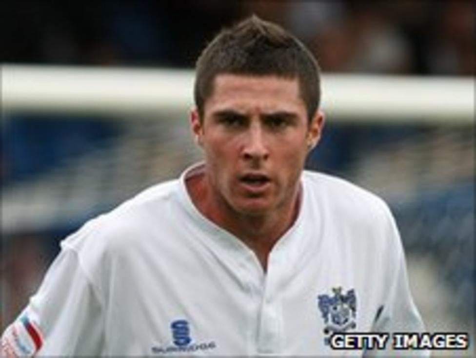 Sheffield Wednesday sign Mick Jones from Bury BBC Sport