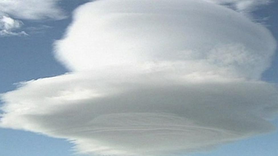 Hat-shaped cloud spotted in Japan